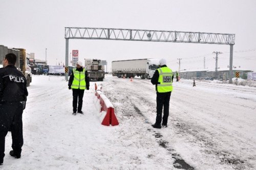 'Paşa' Kış Lastiği Uygulamasında...