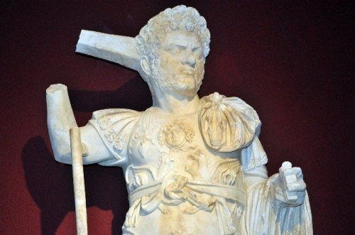 Perge Antik Kenti Arkeologların Gözdesi Oldu