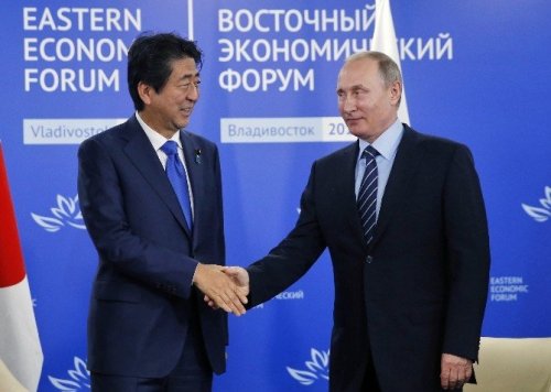 Putin, Japonya Başbakanı Abe İle Görüştü