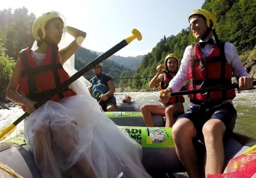 Raftingciler Rafting Botunda Nikah Kıydılar