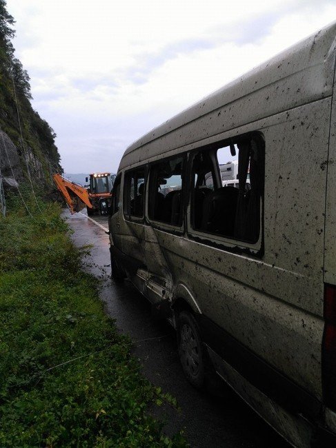 Rize - Artvin Karayolunda Heyelan