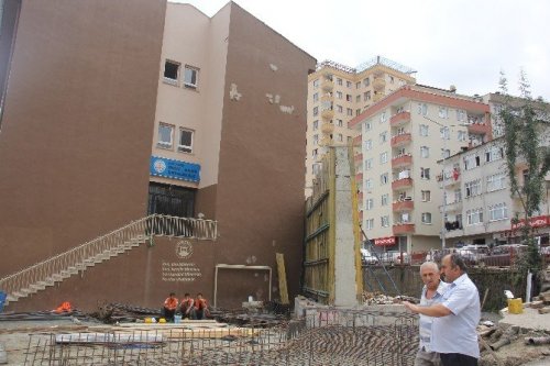Rize’de Okul Bahçesine Viyadük Yapılıyor