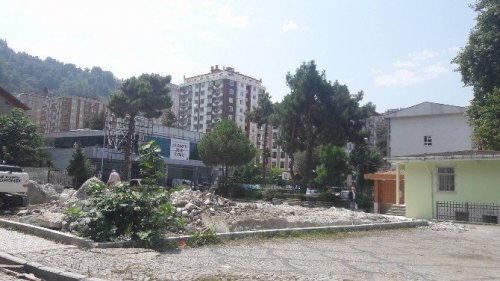 Rize’de Tarihi Cami Yıkıldı