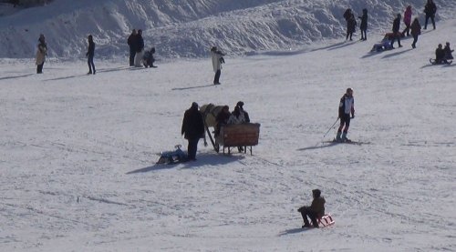 Sarıkamış’ta Atlı Kızakla Kayak Keyfi