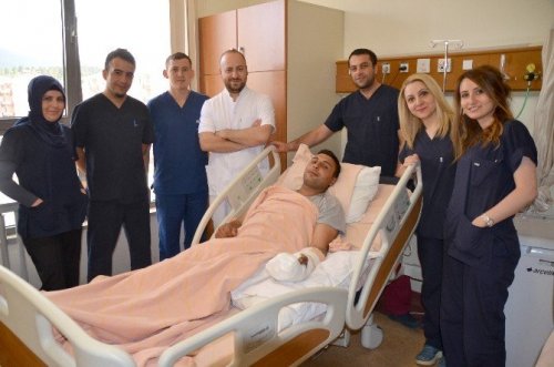 Sarıkamış’ta Cerrahi Operasyonla Yeniden Parmaklarına Kavuştu