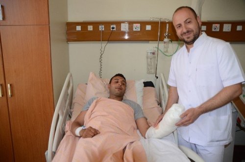 Sarıkamış’ta Cerrahi Operasyonla Yeniden Parmaklarına Kavuştu