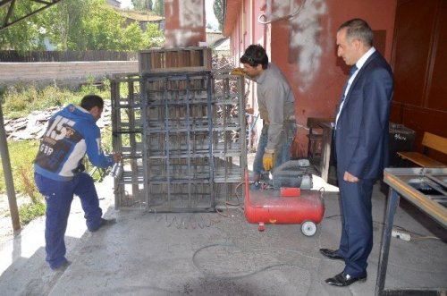 Sarıkamış’taki Köy Okulları Onarılıyor