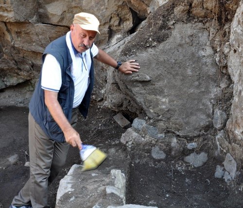 Şavşat Kalesi’nde Bin Yıllık Şarap Üretim Ünitesi