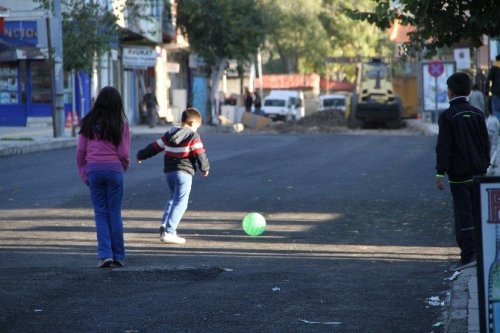 Sıcak Asfalt Üzerinde Futbol