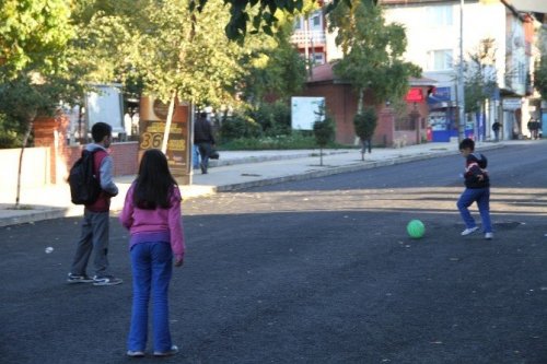 Sıcak Asfalt Üzerinde Futbol