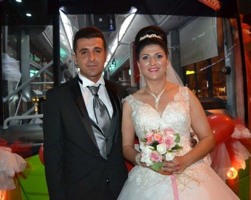 Şoför Çiftin Gelin Arabası Belediye Otobüsü Oldu