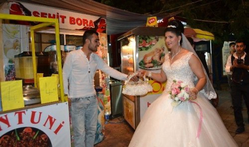 Şoför Çiftin Gelin Arabası Belediye Otobüsü Oldu