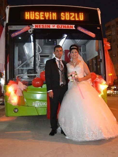 Şoför Çiftin Gelin Arabası Belediye Otobüsü Oldu