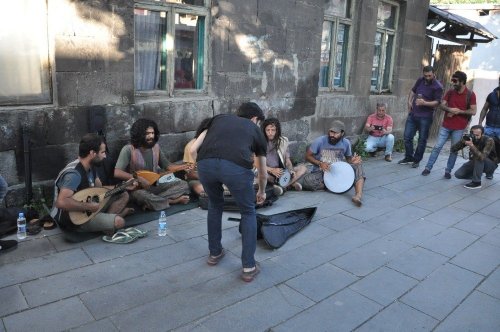 Sokak Çalgıcıları Kars’ta Yoğun İlgi Gördü