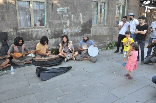 Sokak Çalgıcıları Kars’ta Yoğun İlgi Gördü