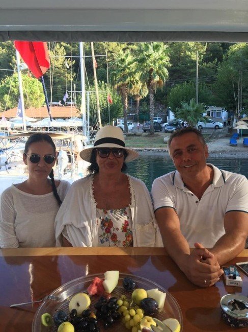 ’Sultan’ Marmaris’te Tatilin Keyfini Çıkarıyor