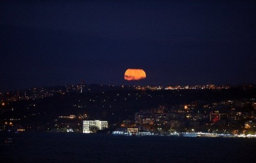 Süper Ay İstanbul’da Görüldü