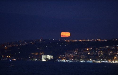 Süper Ay İstanbul’da Görüldü