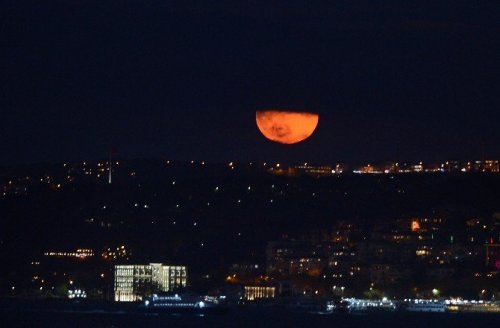 Süper Ay İstanbul’da Görüldü