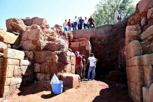 Tanrıça Kibele Heykeli Bulundu
