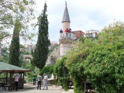 Tarihi Caminin Minaresinde Selfie Çılgınlığı
