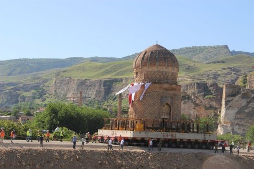 Tarihi Zeynel Bey Türbesi Taşınıyor