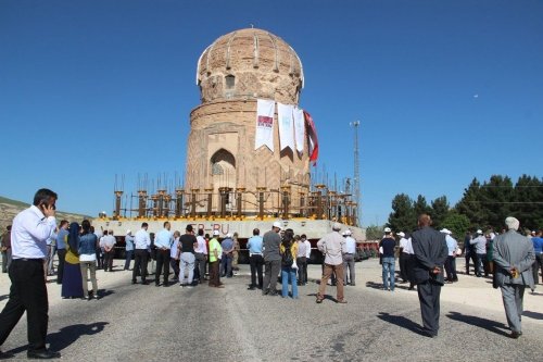 Tarihi Zeynel Bey Türbesi Taşınıyor