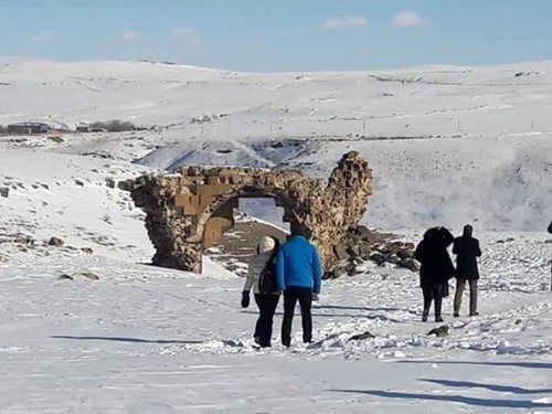 Turizmciler Kars’ın Tarihi ve Kültürel Yerlerini Gezdi