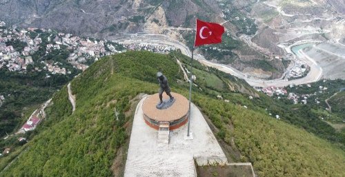 Türkiye’nin En Büyük Atatürk Heykeli Turizme Açıldı