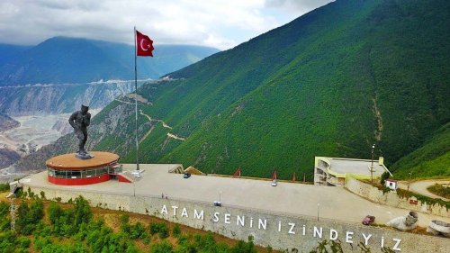Türkiye’nin En Büyük Atatürk Heykeli Turizme Açıldı