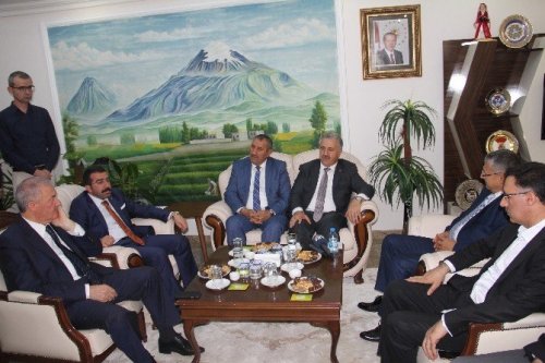 Ulaştırma, Denizcilik ve Haberleşme Bakanı Ahmet Arslan Iğdır'da
