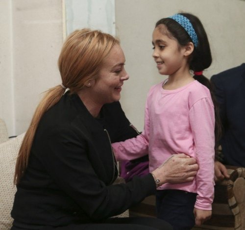 Ünlü Hollywood Starı Suriyeli Aileyi Ziyaret Etti