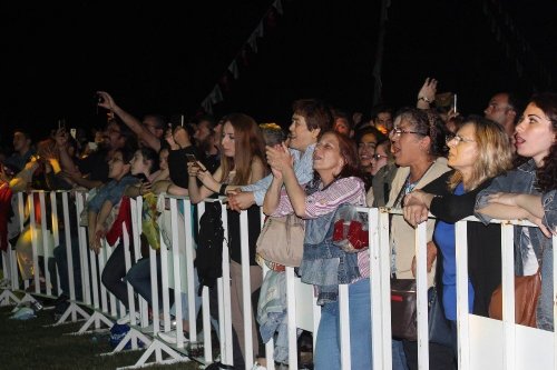 Ünlü Sanatçı Edip Akbayram Tekirdağ’ı Salladı