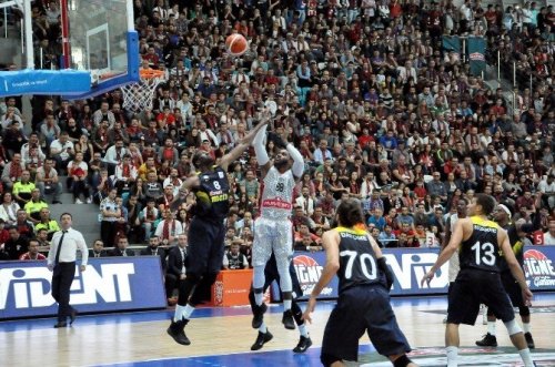 Uşak Son Şampiyon Fenerbahçe’yi Devirdi