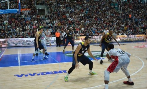 Uşak Son Şampiyon Fenerbahçe’yi Devirdi