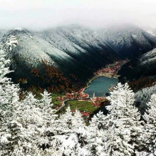 Uzungöl’ün Yamaçları Karla Süslendi