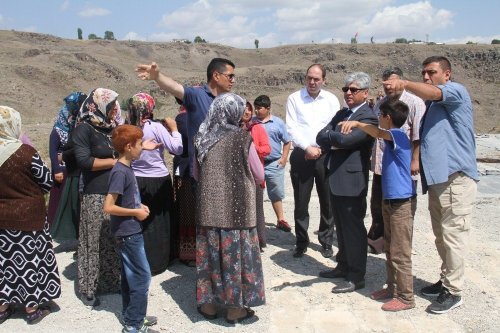 Vali Doğan, 'Sukapı Mahallesi'nde