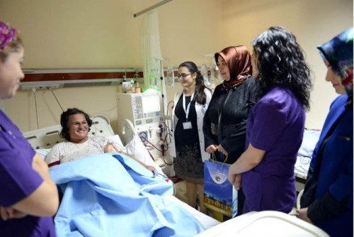 Vali Eşi Hacer Özefe, Bayram Ziyaretinde Bulundu