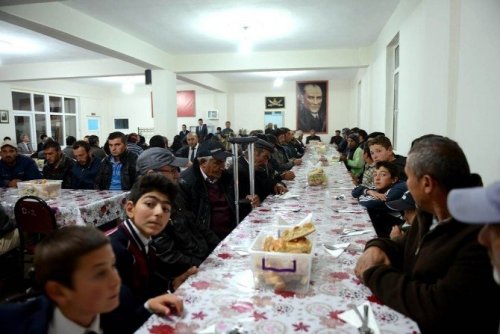 Vali Özefe, Damal’da Muharrem İftarına Katıldı