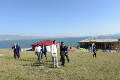 Vali Özefe, Turizm Tesislerinin İnşaatını Denetledi