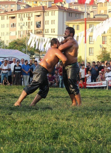 Yıllar Sonra Yağlı Güreşte Bir İlk Yaşandı