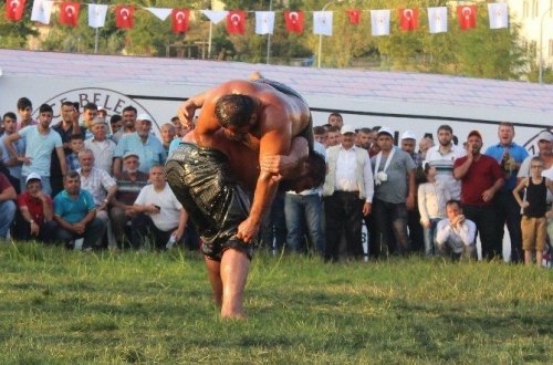 Yıllar Sonra Yağlı Güreşte Bir İlk Yaşandı