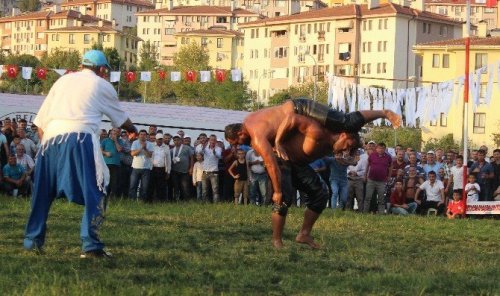Yıllar Sonra Yağlı Güreşte Bir İlk Yaşandı
