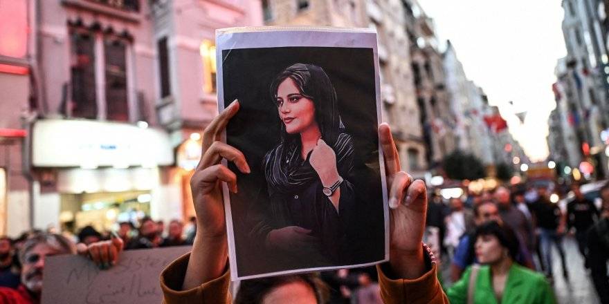 Bajar'dan Mahsa Jîna Amînî Anısına Şarkı